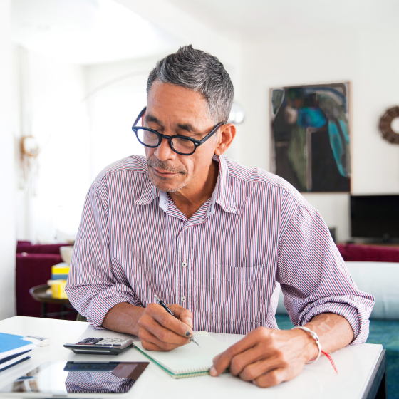 Man pre-planning so he can minimize the risks to his retirement income.
